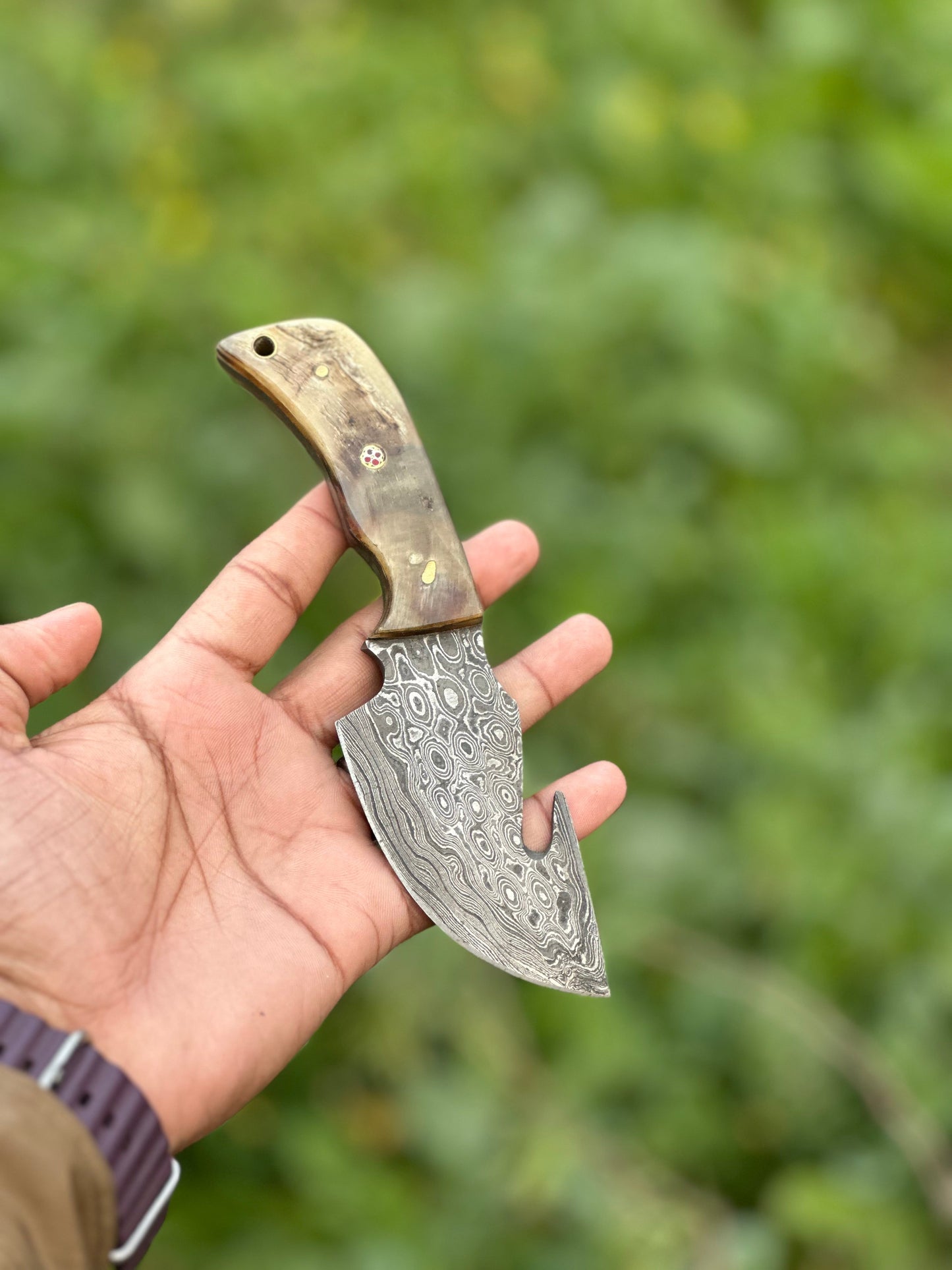 Custom Handmade Damascus Steel Guthook Skinning Knife with Sheep Horn Handle – 7.5” Hunting Gift with Leather Sheath