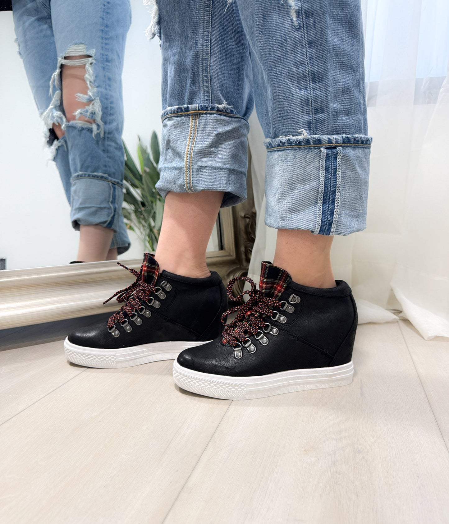 Tibi Sneaker in Black