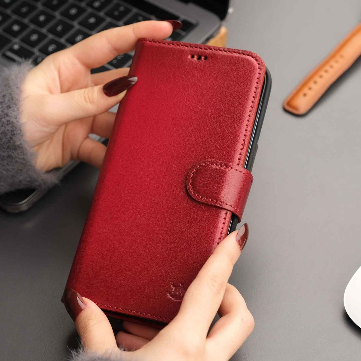 Casper Leather iPhone 14 Wallet Case | MagSafe