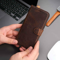 Casper Leather iPhone 14 Wallet Case | MagSafe