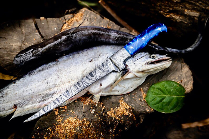 Custom Handmade Angling Knife – Damascus Steel Blade & Resin Handle | Premium Fishing Gear 2025