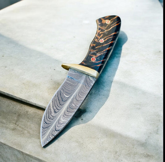 Premium Damascus Steel Hunting Knife – Pine Cone Handle, Brass Guard & Leather Sheath