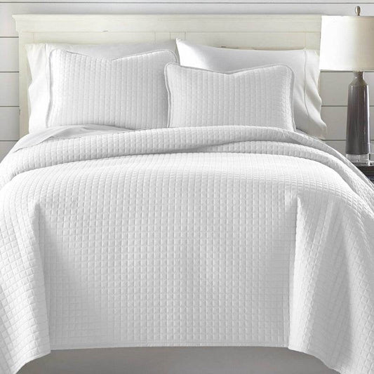 Twin/Twin XL Lightweight White Ultra Soft 2-Piece Microfiber Quilt Set