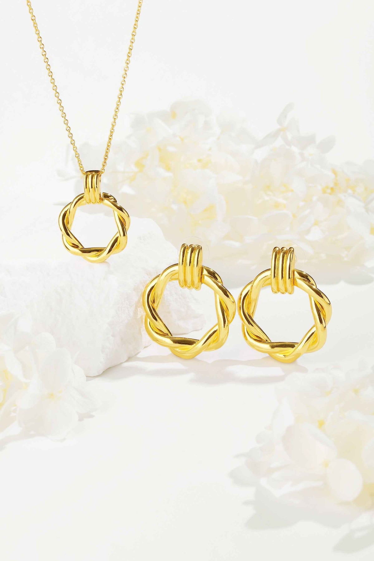 Eléa Gold Twisted Hoop Pendant Necklace